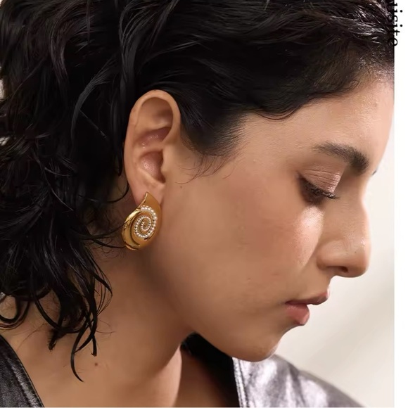 Gold Spiral Shell Earrings with Imitation Pearls – PVD Real Gold Plated - Picture 6 of 16